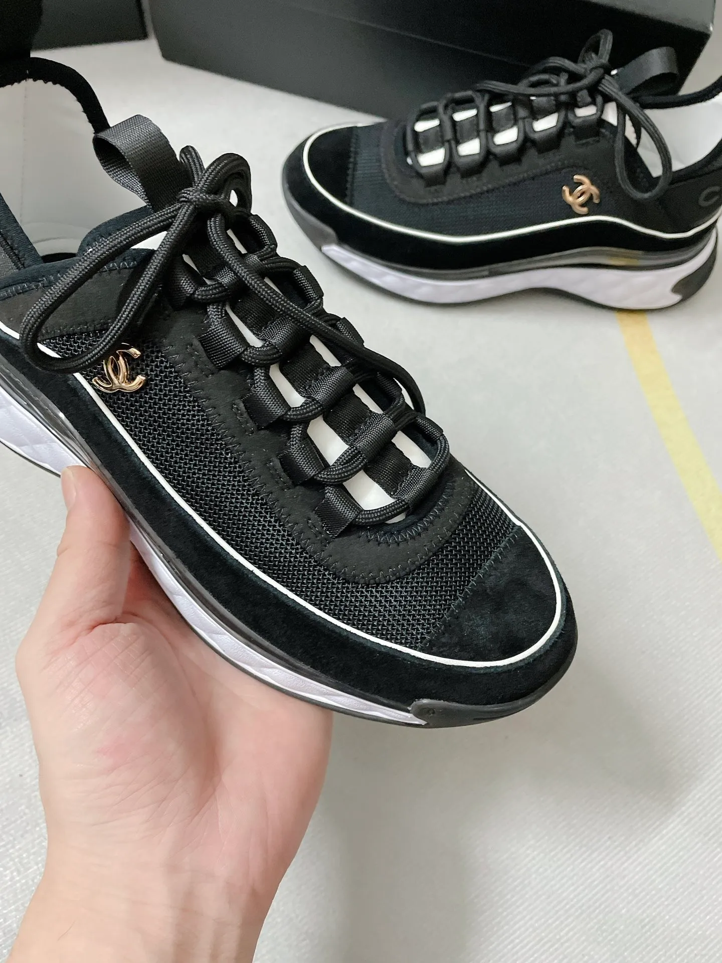 👟👟Ex-factory price 480👟👟 Size: 35-45 in stock, welcome to see the board for tasting details. Chanel Chanel Couple Style Xiaoxiang Casual Sports Shoes Dad Shoes Couple Style Counter original version 1:1, each color is accurately matched and internally marked. Black and gold logo. Fabric: Silk cowhide/Imported sheep tendon Outsole: T👟👟Ex-factory price U outsole/Transparent crystal bottom Comes with flip-top magnet box, complete package